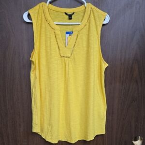 Tahari Size L Yelloe V-Neck Sleeveless Tank Top
